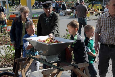 – manchmal mit Untersttzung der lteren –