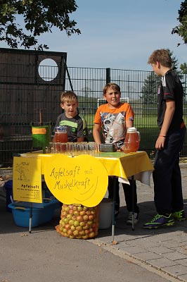 ... und den frischen Saft ausgeschenkt