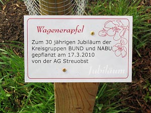 Tafel für den Baum zum 30-jährigen Jubiläum der BUND- und NABU-Kreisgruppen Helmstedt